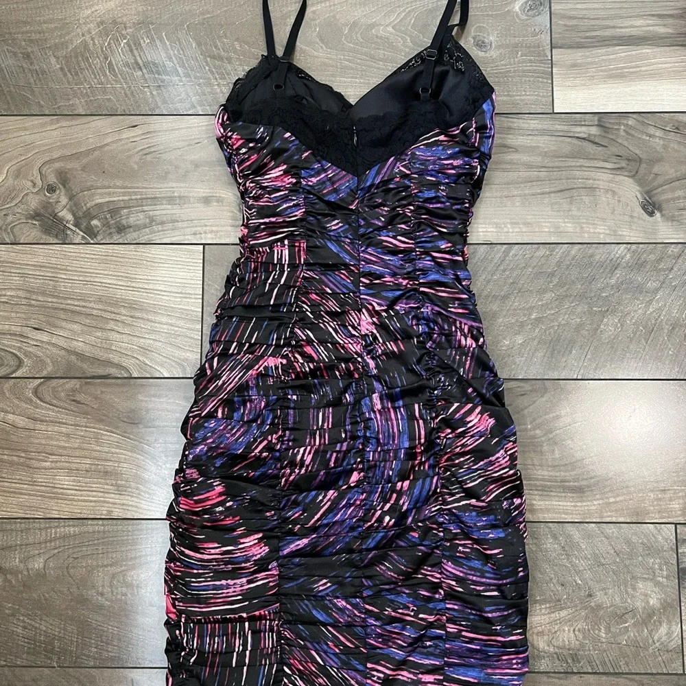Guess - Picture 3 of 3